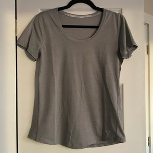 🌷4/$25🌷Under armour tee